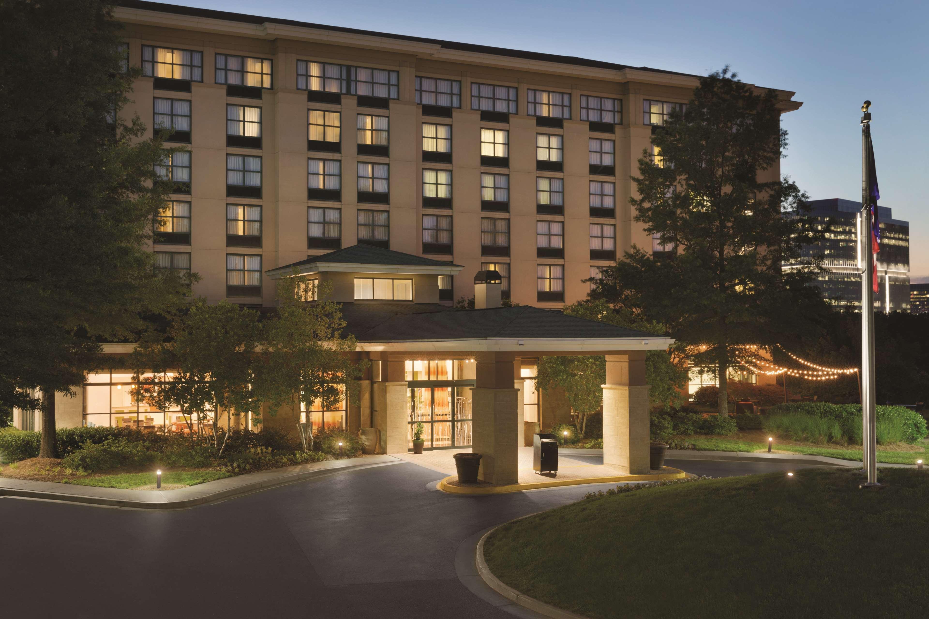 Hilton Garden Inn Atlanta Perimeter Center Exterior photo