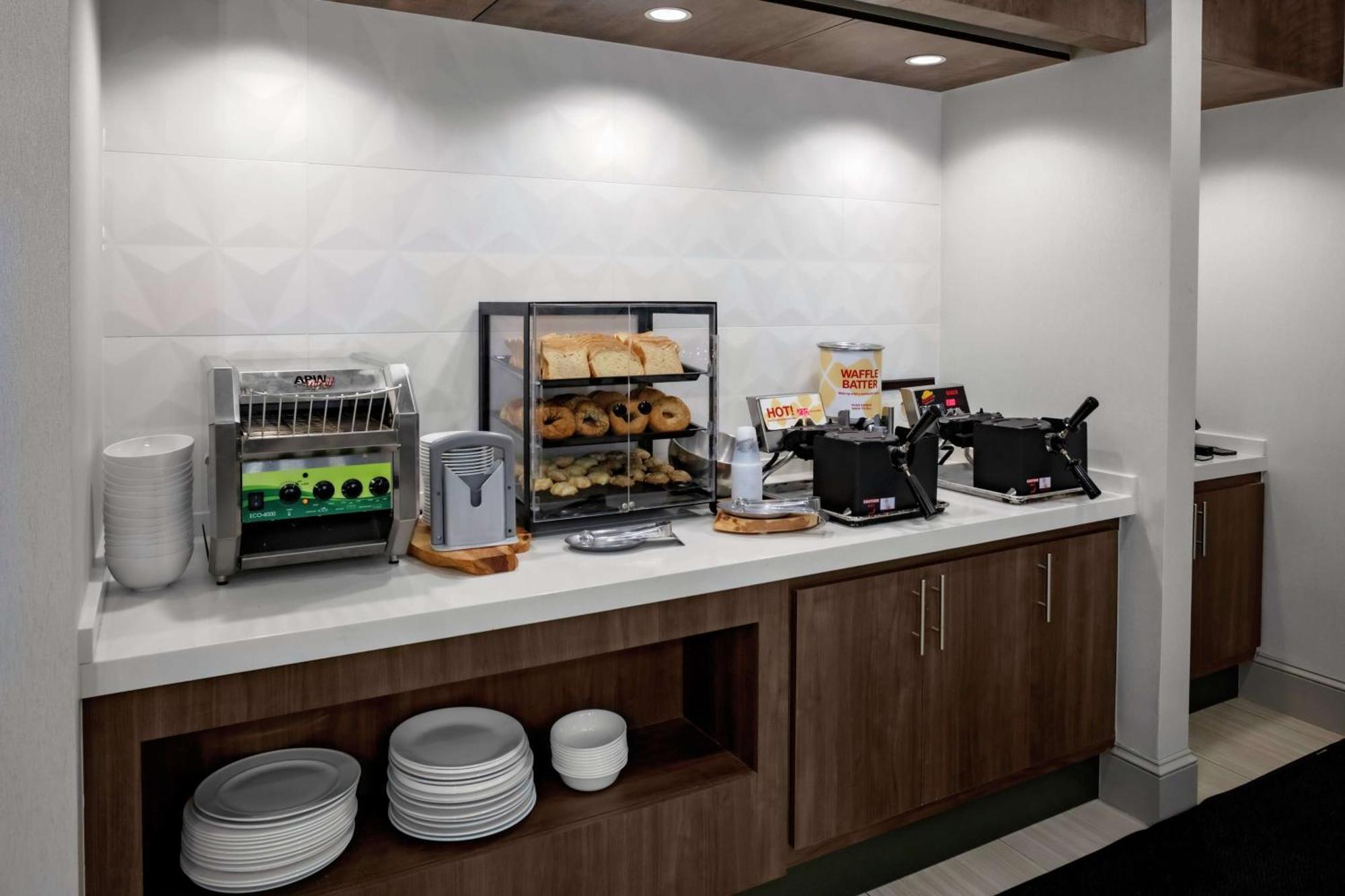 Hilton Garden Inn Atlanta Perimeter Center Dunwoody Exterior photo