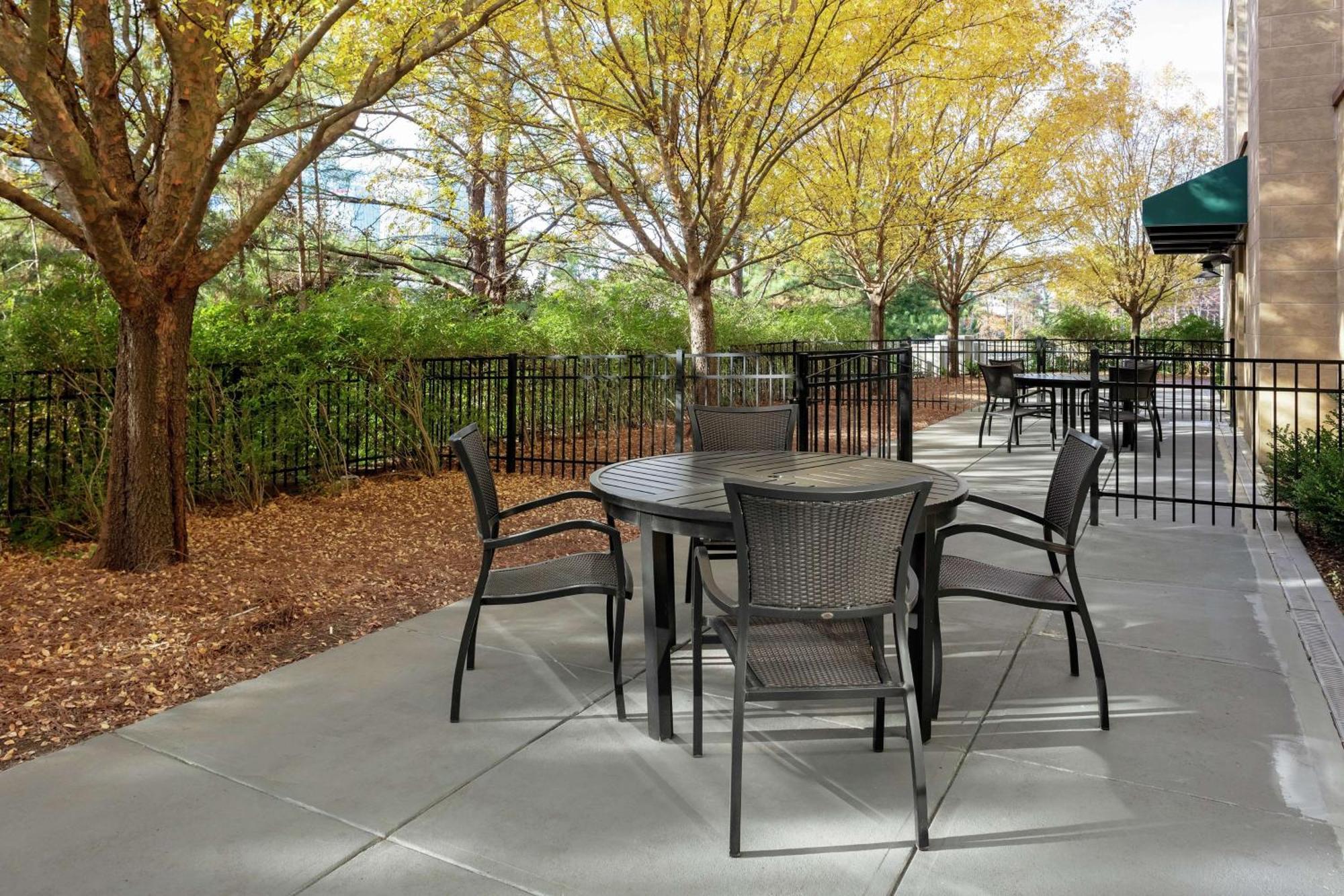 Hilton Garden Inn Atlanta Perimeter Center Dunwoody Exterior photo